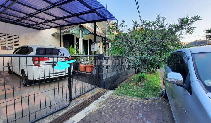 garasi/carport dijual rumah nyaman dan luas
