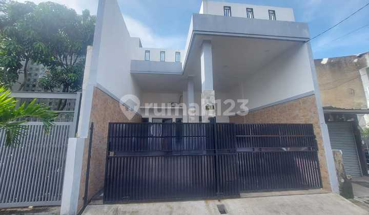 Rumah 2 Lantai Minimalis Modern di Kiaracondong Bandung 1