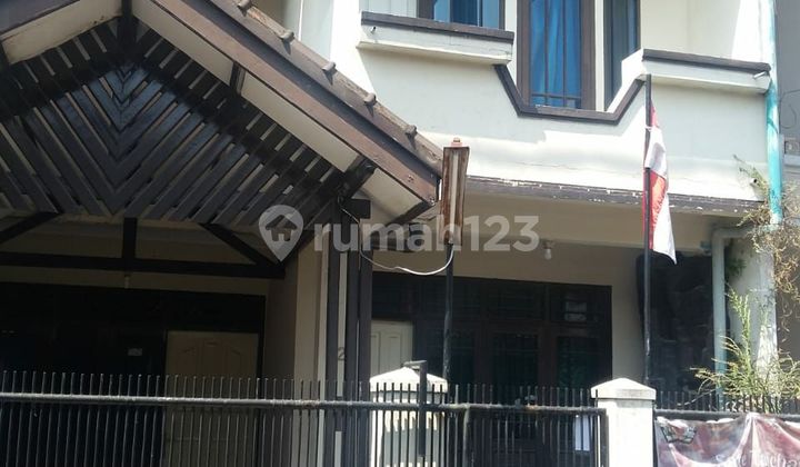 Rumah Minimalis 3 Lantai Nyaman & Terawat di Antapani, Bandung