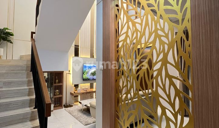 FOR SALE 2-STORY LUXURY HOUSE FULLY FURNISHED IN A COMFORTABLE COMPLEX IN CIWARUGA, SAYAP, GEGER KALONG, BANDUNG, A COMFORTABLE AND WELL-MAINTAINED RESIDENCE. 2