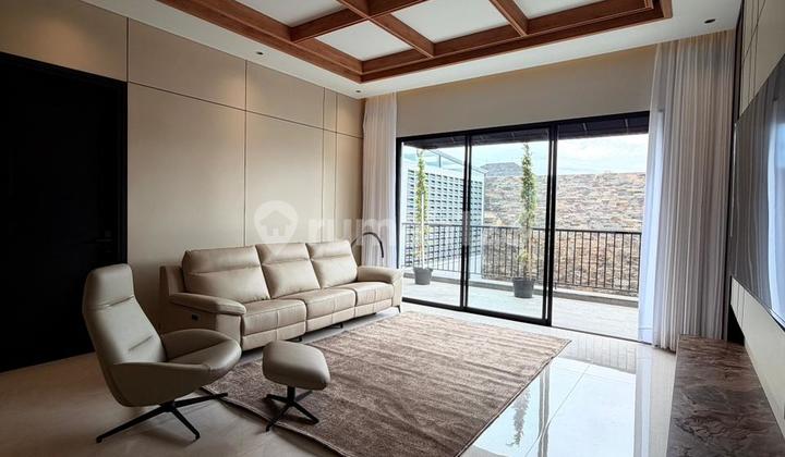 Dijual Rumah Baru Classic Modern dengan Kolam Renang di Singgasana Pradana Darmakusuma Hunian Nyaman dan Siap Huni Lokasi Strategis dan Akses Mudah