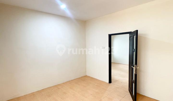 For Sale 2-Story House in Turangga, Jl. Sinom Lengkong Bandung. Safe, Comfortable, and Well-Maintained Residence. Strategic Location and Easy Access. 2