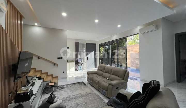 Dijual Rumah 2 Lantai dengan Kolam Renang di Turangga Bandung Hunian Nyaman dan Mewah Semi Furnished Lokasi Strategis Dijual Rumah 2 Lantai dengan Kolam Renang di Turangga Bandung Hunian Nyaman dan Mewah Semi Furnished Lokasi Strategis