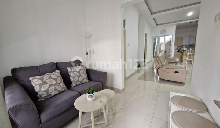 FOR SALE: 2-STORY HOUSE LOCATED IN SANGGAR HURIP COMPLEX, SOEKARNO HATTA, BANDUNG. COMFORTABLE AND WELL-MAINTAINED, READY TO OCCUPY. STRATEGIC LOCATION. 2