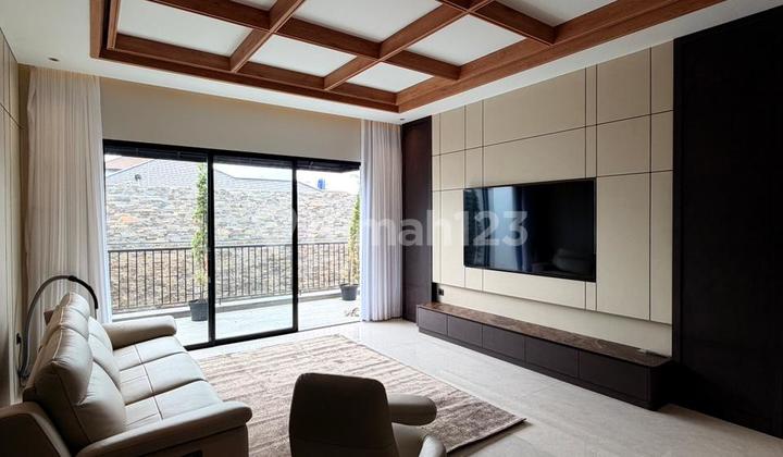 Dijual Rumah Baru Classic Modern dengan Kolam Renang di Singgasana Pradana Darmakusuma Hunian Nyaman dan Siap Huni Lokasi Strategis dan Akses Mudah 2