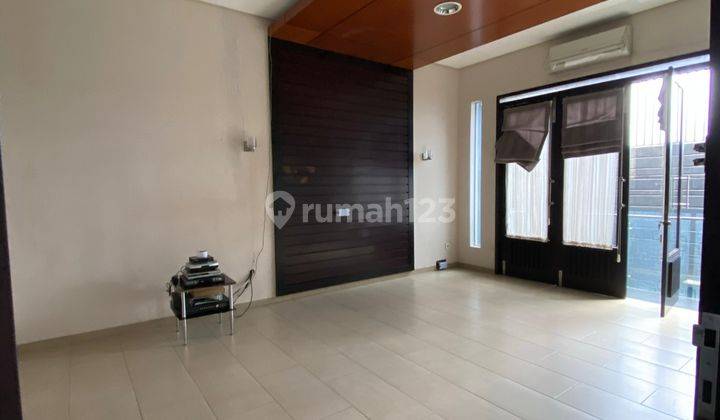 Rumah Bagus Minimalis Modern 2,5 Lantai Siap Huni di Singgasana Pradana Bandung 1