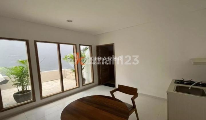 Charming Three-Bedroom Enclosed Living Villa with Pool in Ungasan YRR3477 2
