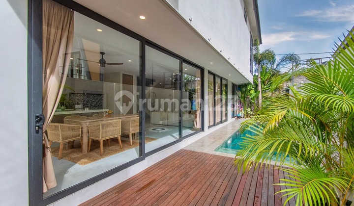 Modern Four Bedroom Long Leasehold Private Residence in Batu Bolong VL3307