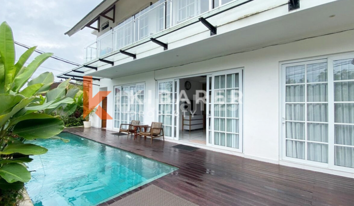 Villa Indah Tiga Kamar Tidur dengan Hunian Tertutup Berada di Jimbaran (Tersedia Desember 2025) YRR3071
