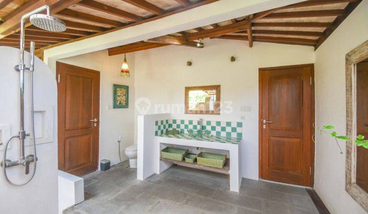 Stylish And Spacious Villa  In Kedungu Vl1989