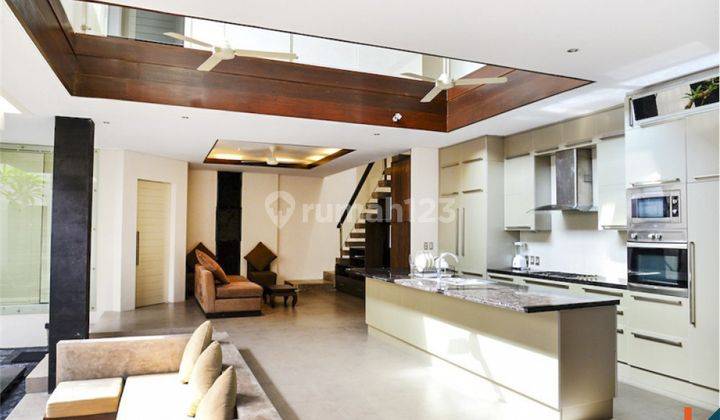 Charming Freehold Villa  In The Heart Of Legian Vl2296