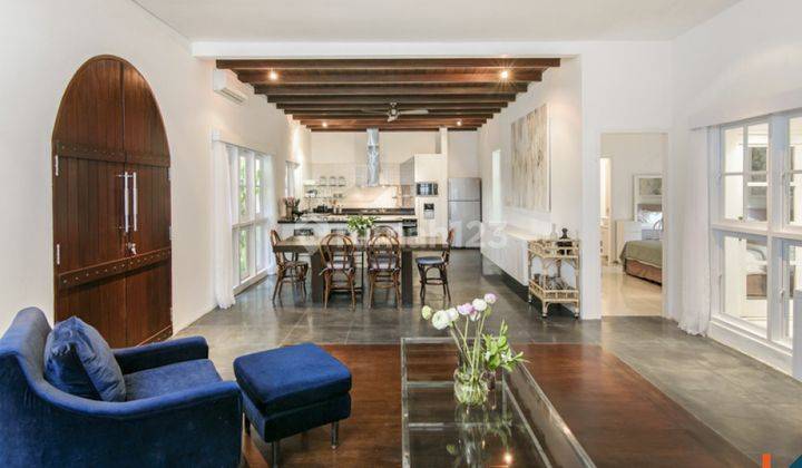 Colonial Four Bedrooms Freehold Villa In Umalas Vl2589