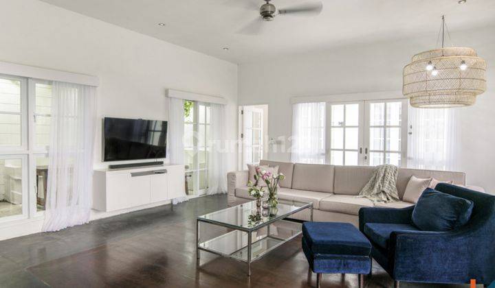 Colonial Four Bedrooms Freehold Villa In Umalas Vl2589