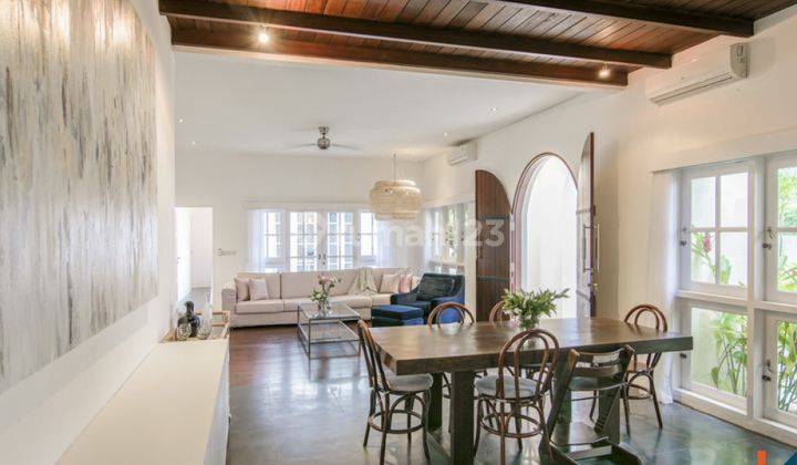 Colonial Four Bedrooms Freehold Villa In Umalas Vl2589