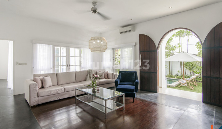 Colonial Four Bedrooms Freehold Villa In Umalas Vl2589
