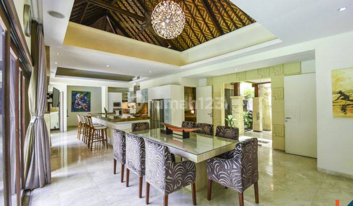 Stylish Freehold Estate Vl2594