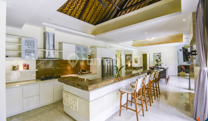 Stylish Freehold Estate Vl2594