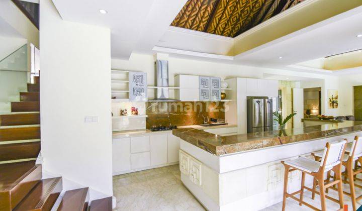 Stylish Freehold Estate Vl2594