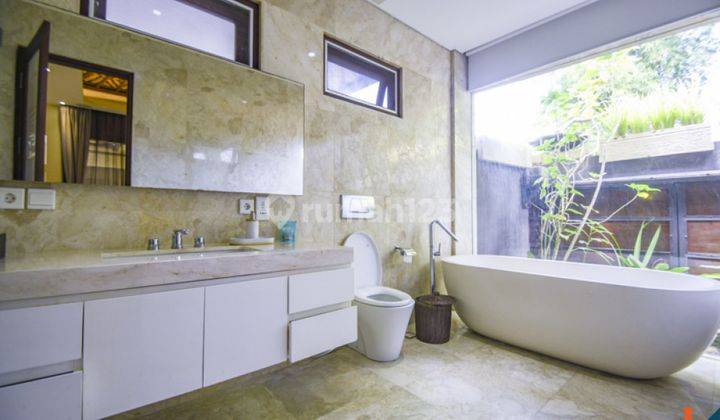 Stylish Freehold Estate Vl2594