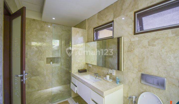 Stylish Freehold Estate Vl2594