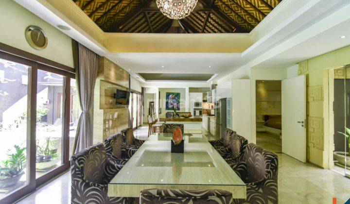 Stylish Freehold Estate Vl2594