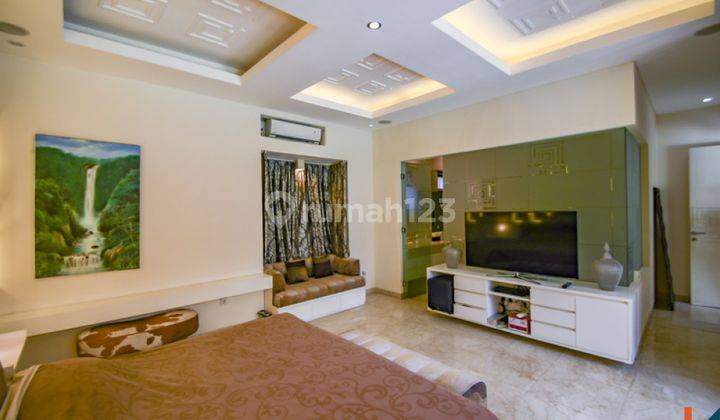 Stylish Freehold Estate Vl2594
