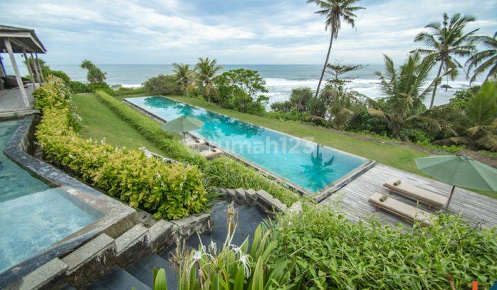 Luxury Hideaway Beachfront Villa In Tabanan Vl2620 1