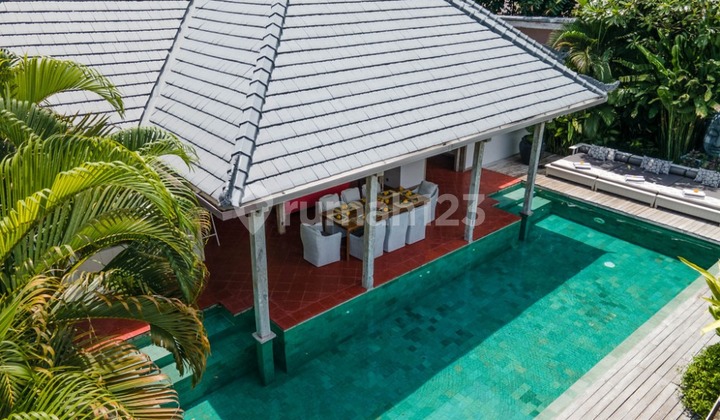 Stylish 4-Bedroom Leasehold Villa For Sale In Seminyak Vl0455