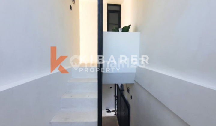 Elegant and Private Three Bedroom Villa with Enclosed Living in Canggu YRV4014 2