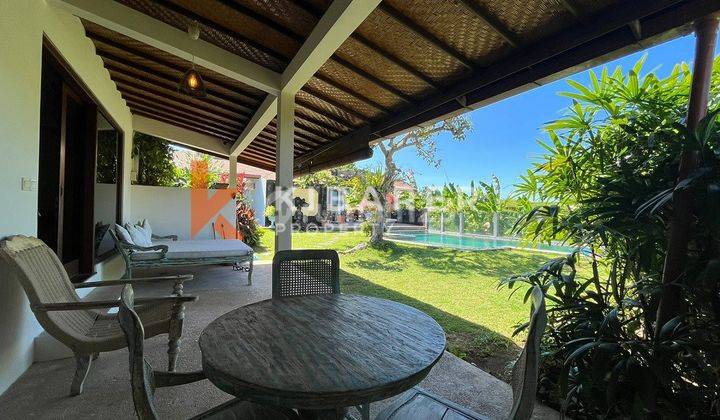 Beautiful Four Bedroom Enclosed Living Villa In Center Area Of Berawa Canggu Yrt2747 2