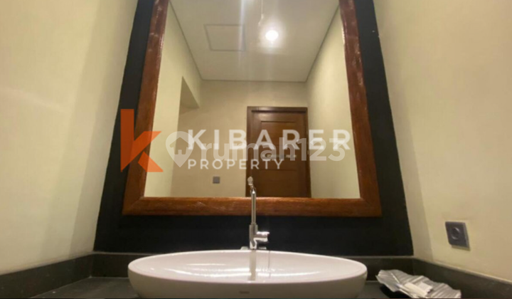 Beautiful Three-Bedroom Complex Villa With Enclosed Living in Nusa Dua YRR3019 2