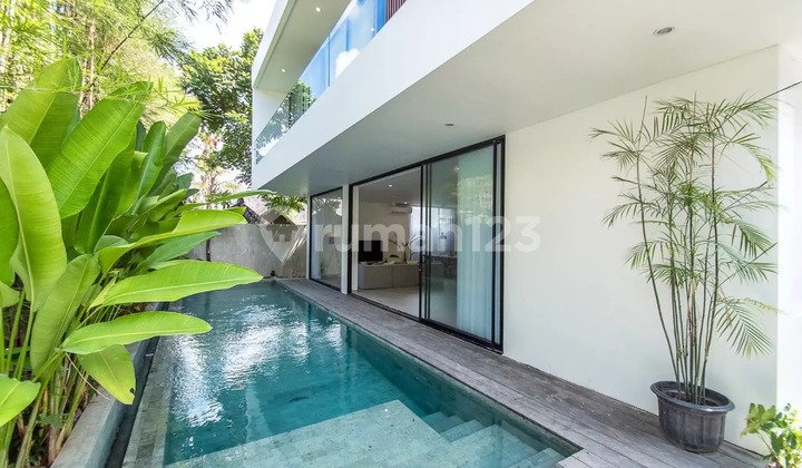 Brand new modern three bedroom villa in Umalas Bumbak VL2875