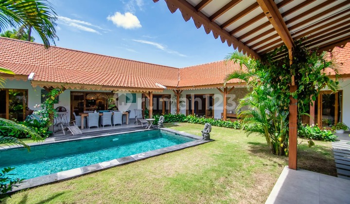 Brand new charming four bedroom leasehold estate in quiet area VL3175