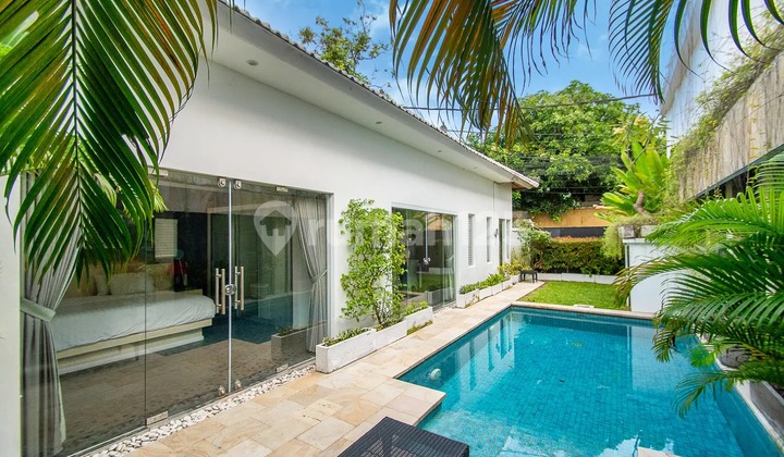 Menawan Properti Sewa Dua Kamar Tidur di Sisi Pantai Sanur VL3277 Menawan Properti Sewa Dua Kamar Tidur di Sisi Pantai Sanur VL3277