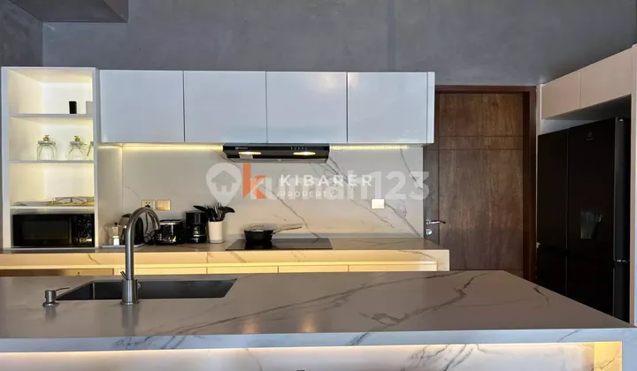 Vila Tropis Satu Kamar Tidur Bergaya dengan Ruang Tamu Tertutup di Canggu Tengah YRR3585