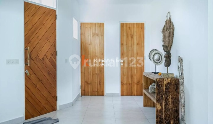 Lovely Three Bedroom Villa with Enclosed Living and Garden in Berawa YRJ6148 2