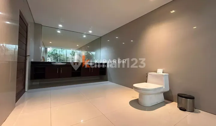 Elegant Three-Bedroom Balinese Villa with Pool in Berawa YRR3598 2