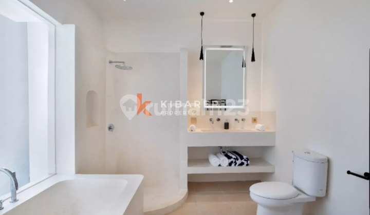 Walkable Berawa Living - Modern Three Bedroom Enclosed Villa YRV4552 2