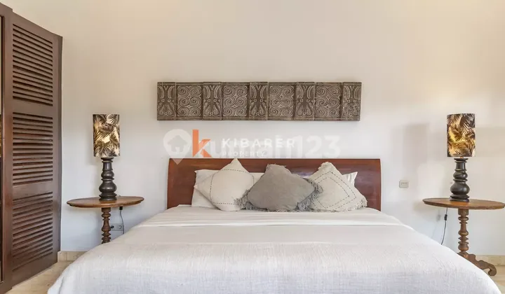 Tropical Bliss: Charming Three-Bedroom Enclosed Living Villa in Berawa YRR3511 2