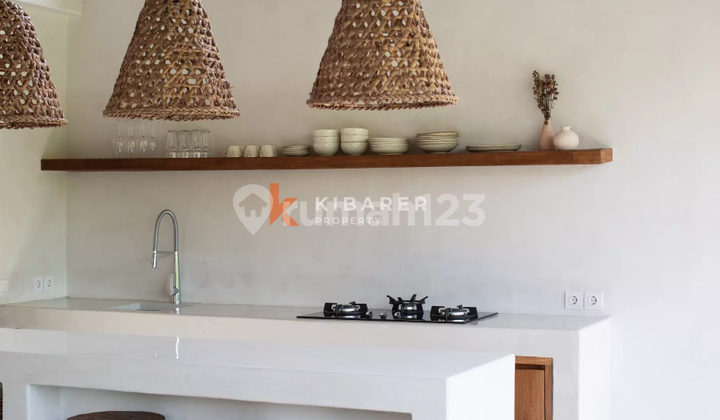 Vila Tiga Kamar Tidur Dengan Ruang Tamu Terbuka di Bright Island Dekat Pantai Batu Bolong YRC5280 2