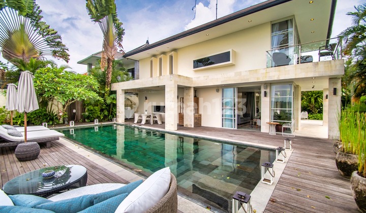 Beautiful four bedroom freehold estate with endless green views for sale in Munggu VL3202 Beautiful four bedroom freehold estate with endless green views for sale in Munggu VL3202