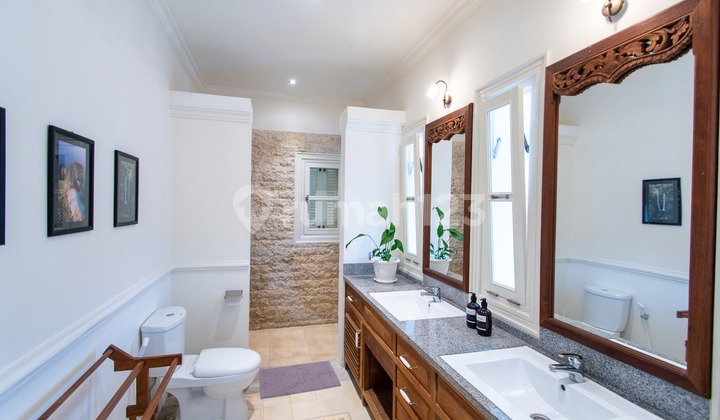 Amazing four bedroom colonial style freehold estate VL3006 2