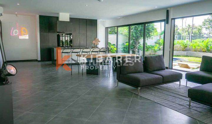 Wonderful Three Bedroom Enclosed Living Room Modern Villa In Umalas Yrr3416 2