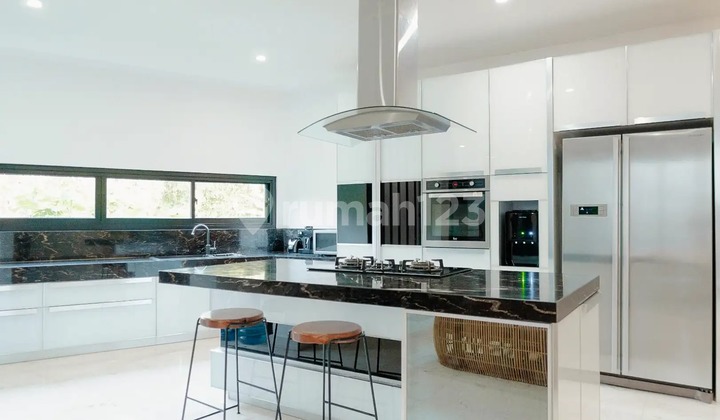 Menakjubkan Vila Empat Tingkat Hak Milik di Tegal Cupek Umalas yang Damai SLC016 2