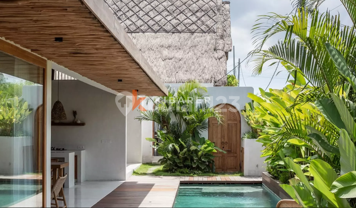 Bright Island Three-Bedrooms Open Living Villa Near Batu Bolong Beach YRC5280 Bright Island Three-Bedrooms Open Living Villa Near Batu Bolong Beach YRC5280