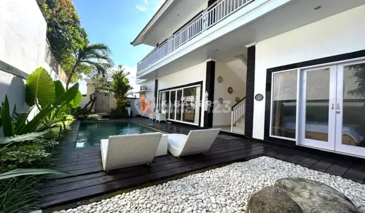 Three-Bedroom Enclosed Living Room Tropical Villa Conveniently Set in Umalas YRR3505 1