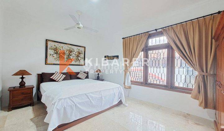 Homey Four Bedroom Classic Enclosed Living Room Villa In Kuta Yrc5013 2