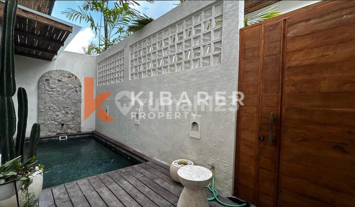 Mediterranean Two Bedroom Enclosed Living Room Villa Set in Kerobokan YRR3187 2