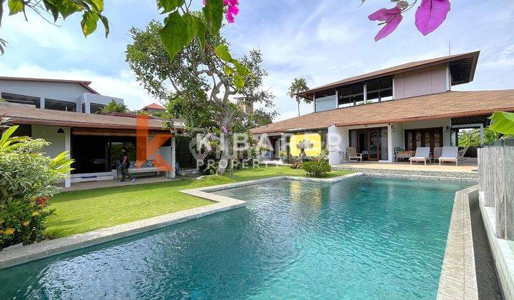 Beautiful Four Bedroom Enclosed Living Villa In Center Area Of Berawa Canggu Yrt2747 1