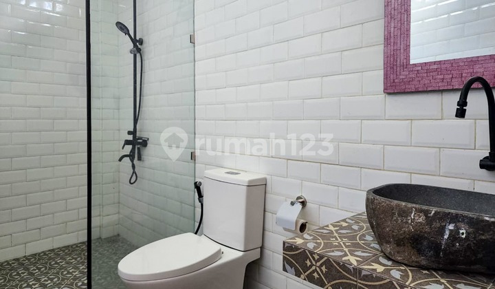 Brand New Two Bedroom Leasehold Industrial Townhouse In Tibubeneng Vl3342 2